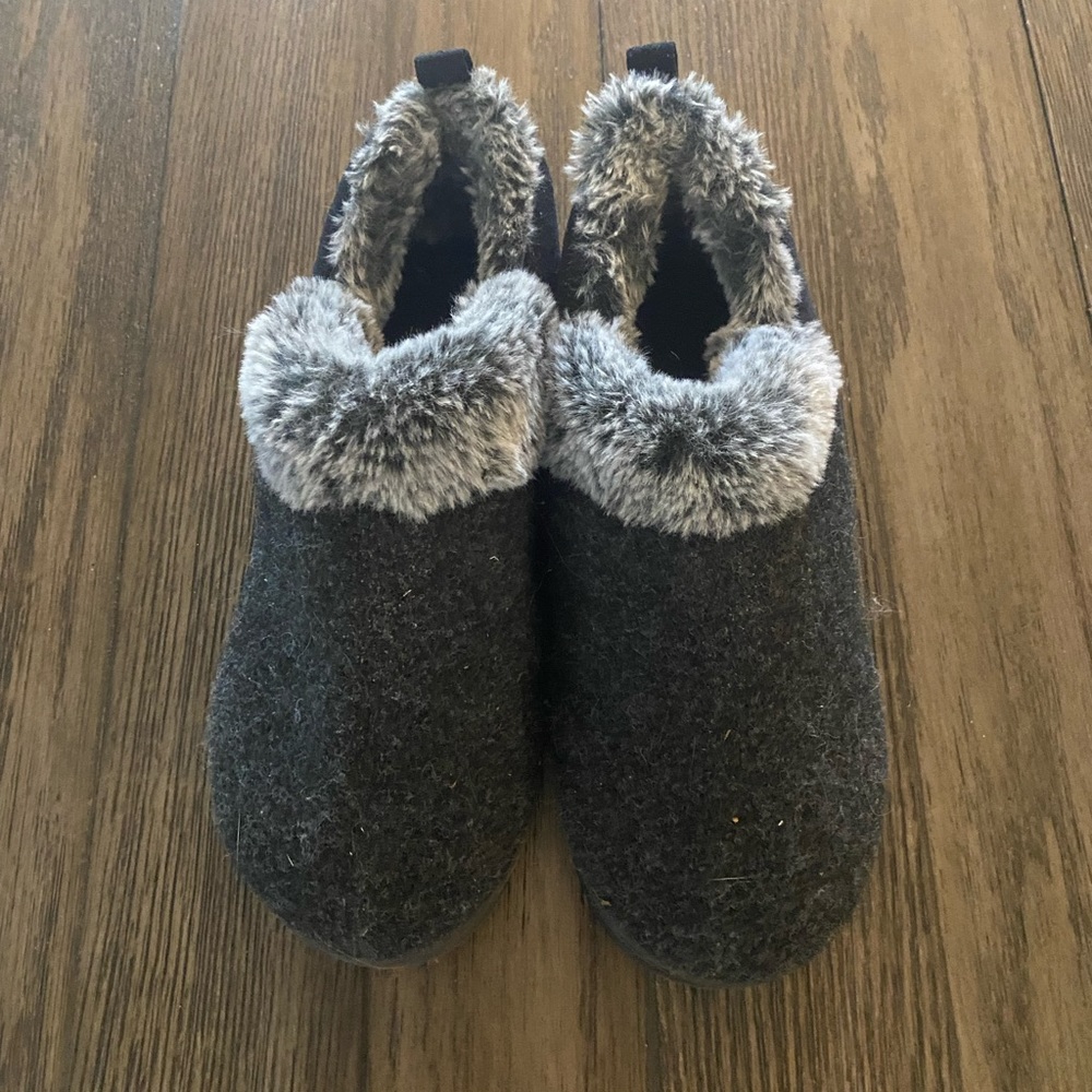 Slippers size 8